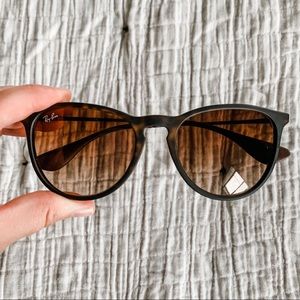 🎉SALE🎉 EUC Ray-Ban Erika Sunglasses